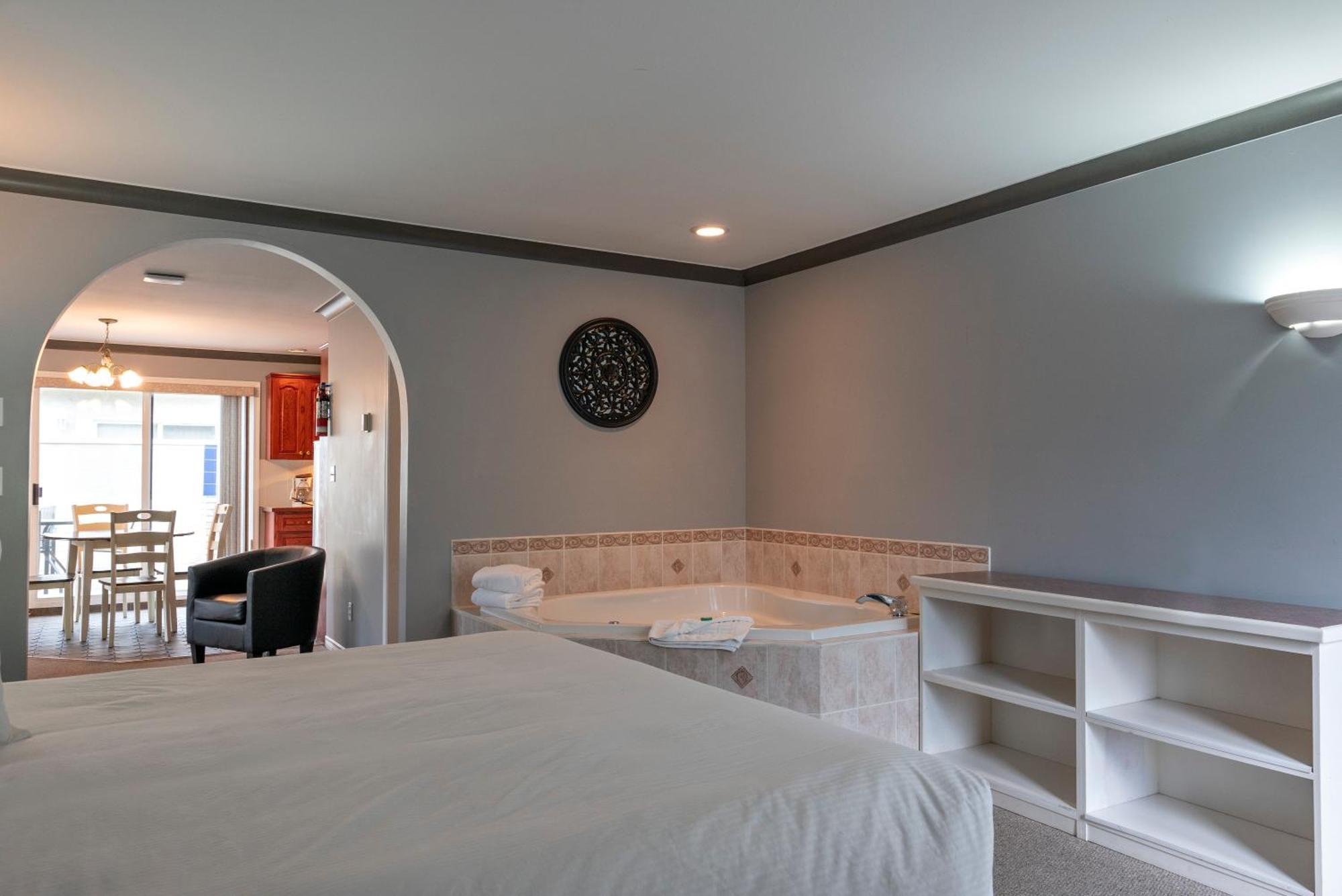 Tiki Shores Inn & Suites เพนทิกตัน ภายนอก รูปภาพ