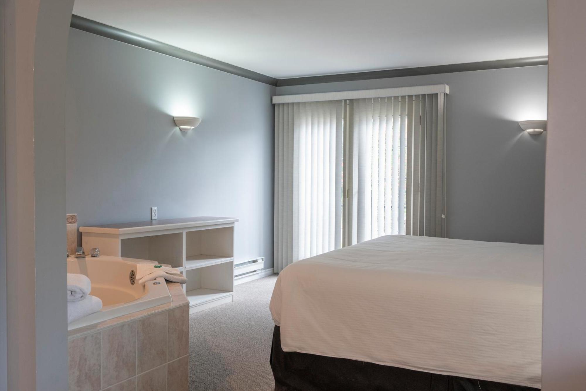 Tiki Shores Inn & Suites เพนทิกตัน ภายนอก รูปภาพ